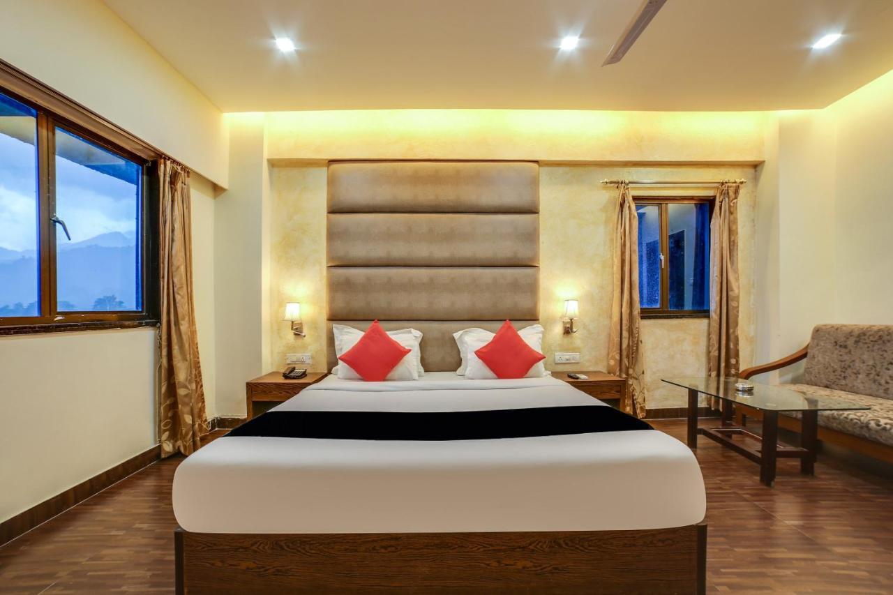 Capital O 61351 Waii International Hotel Bhalukpung Kültér fotó