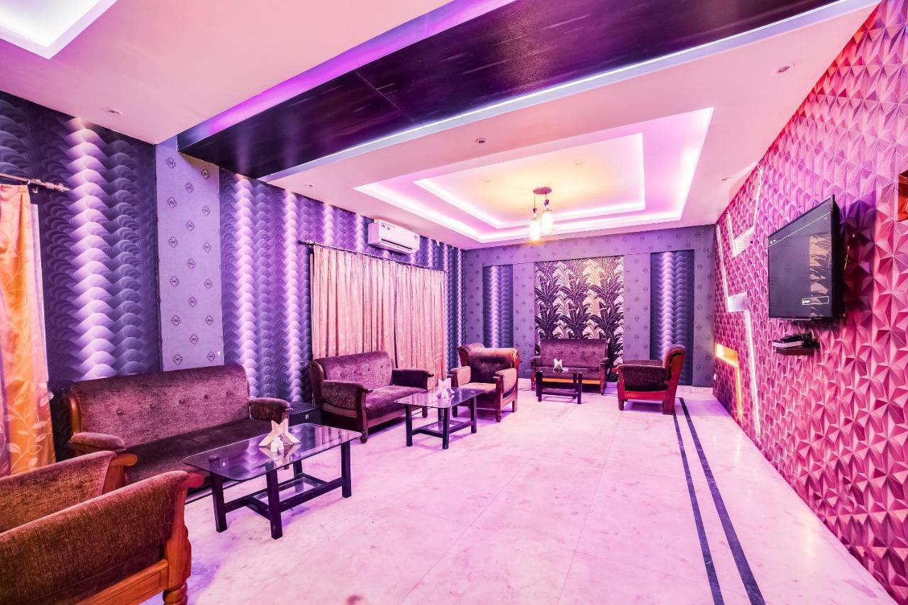 Capital O 61351 Waii International Hotel Bhalukpung Kültér fotó