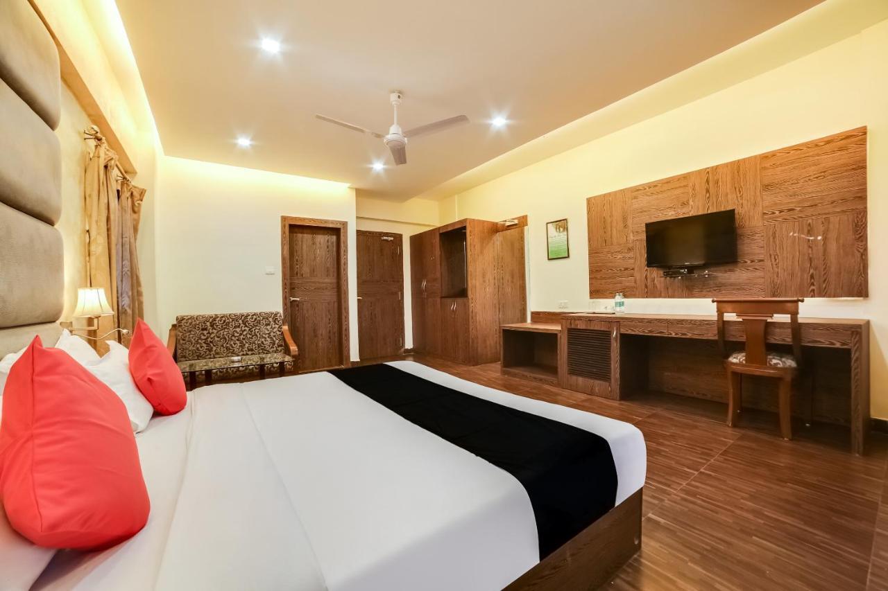 Capital O 61351 Waii International Hotel Bhalukpung Kültér fotó