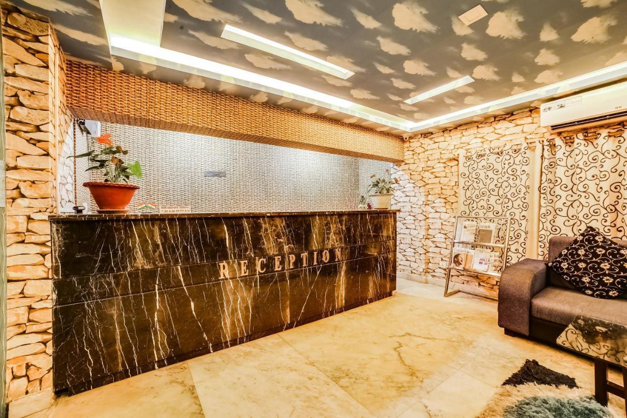 Capital O 61351 Waii International Hotel Bhalukpung Kültér fotó